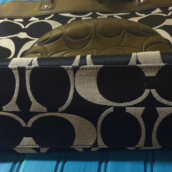 Coach Laura Signature Tote Bag - Picture 4 of 8